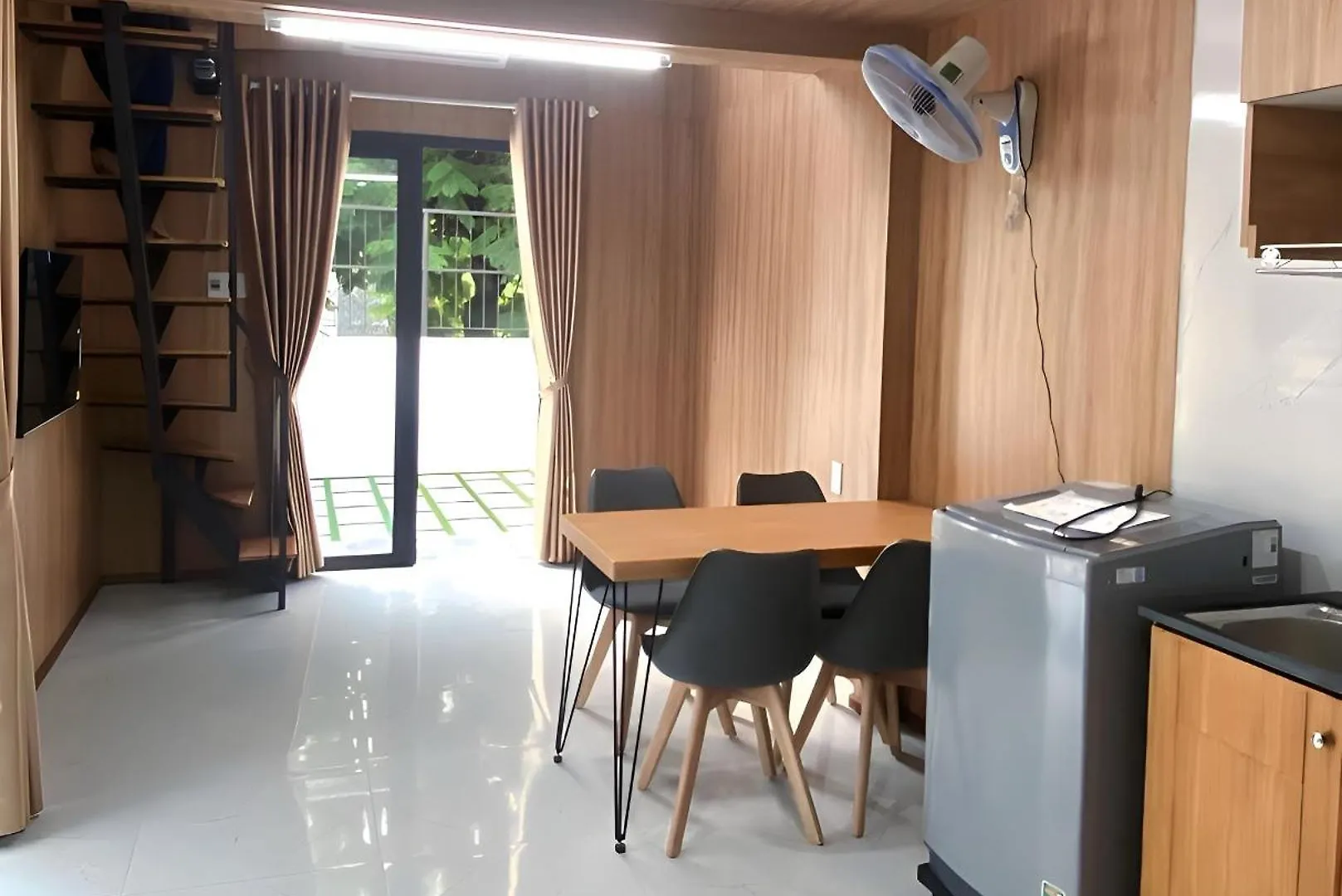 Nha 2 Tang Thiet Ke Hien Tai Voi 4 Can Ho Rieng Biet Tai Phan Ba Vanh, Son Tra, Da Nang Villa Vietnam