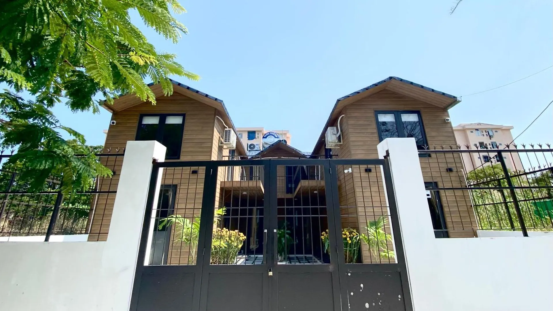 Nha 2 Tang Thiet Ke Hien Tai Voi 4 Can Ho Rieng Biet Tai Phan Ba Vanh, Son Tra, Da Nang Villa